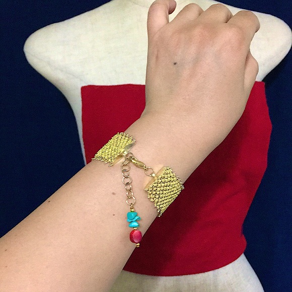🖤Vtg💕Gold on silver tribal bracelet